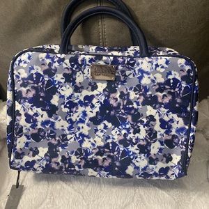 Travel toiletries bag